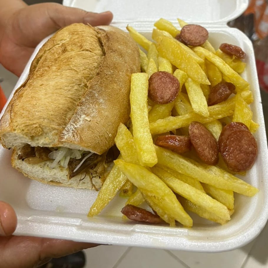 Torta de lomo con salchipapas