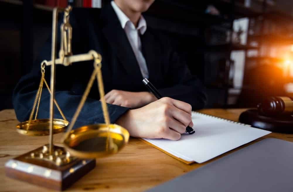 Giải quyết tranh chấp và tranh tụng