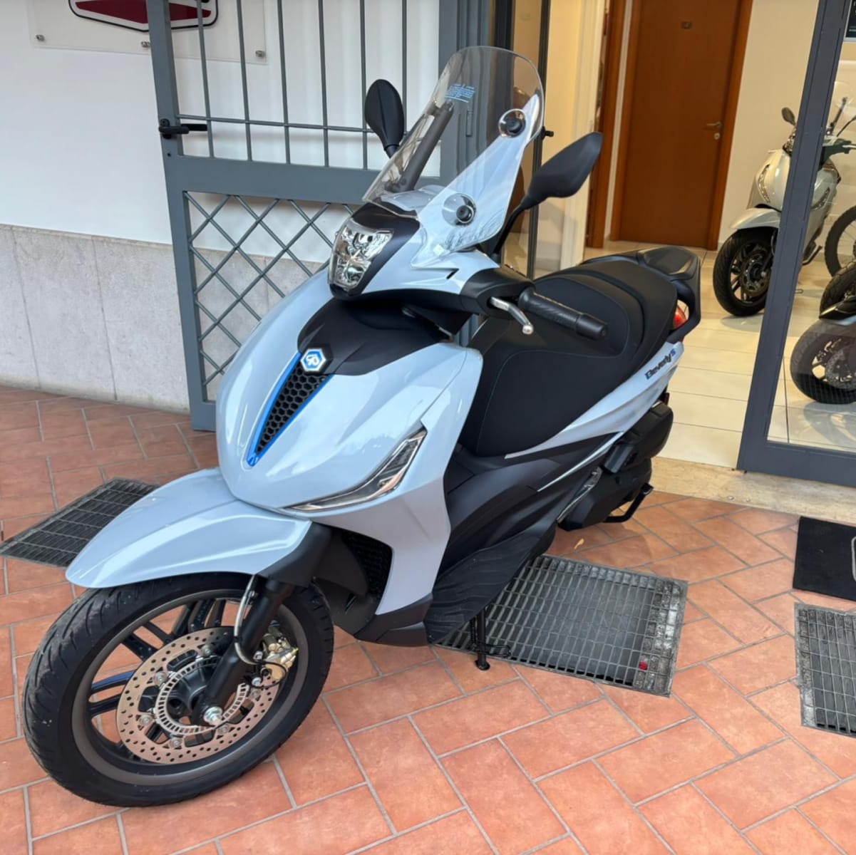 Piaggio Beverly S – immagine 2