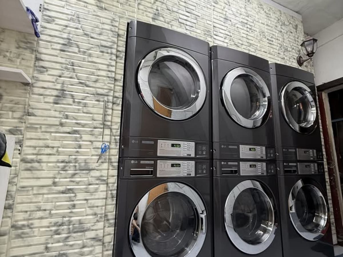 MOON CYCLE & FOLD laundry shop in Makati