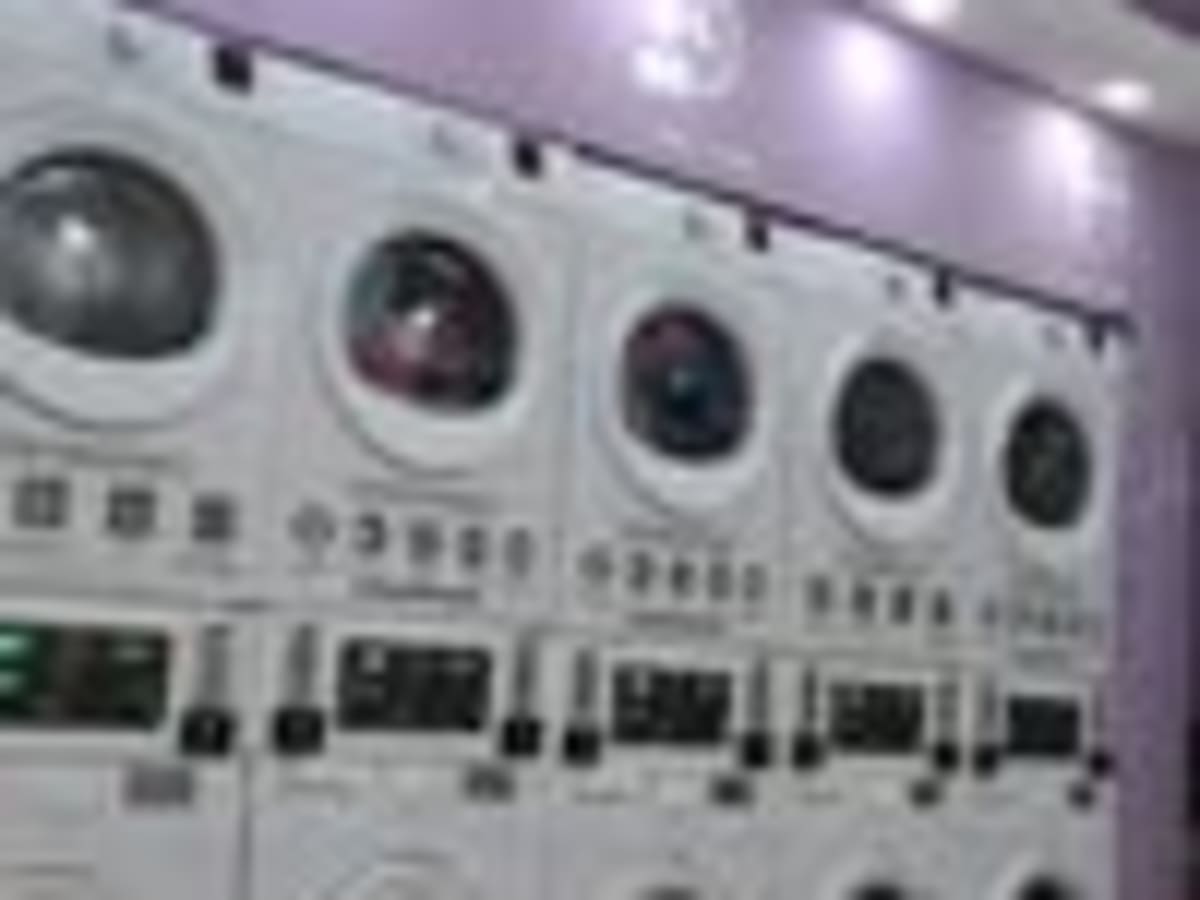 SERBA10 LAUNDRY COIN laundry shop in Batam