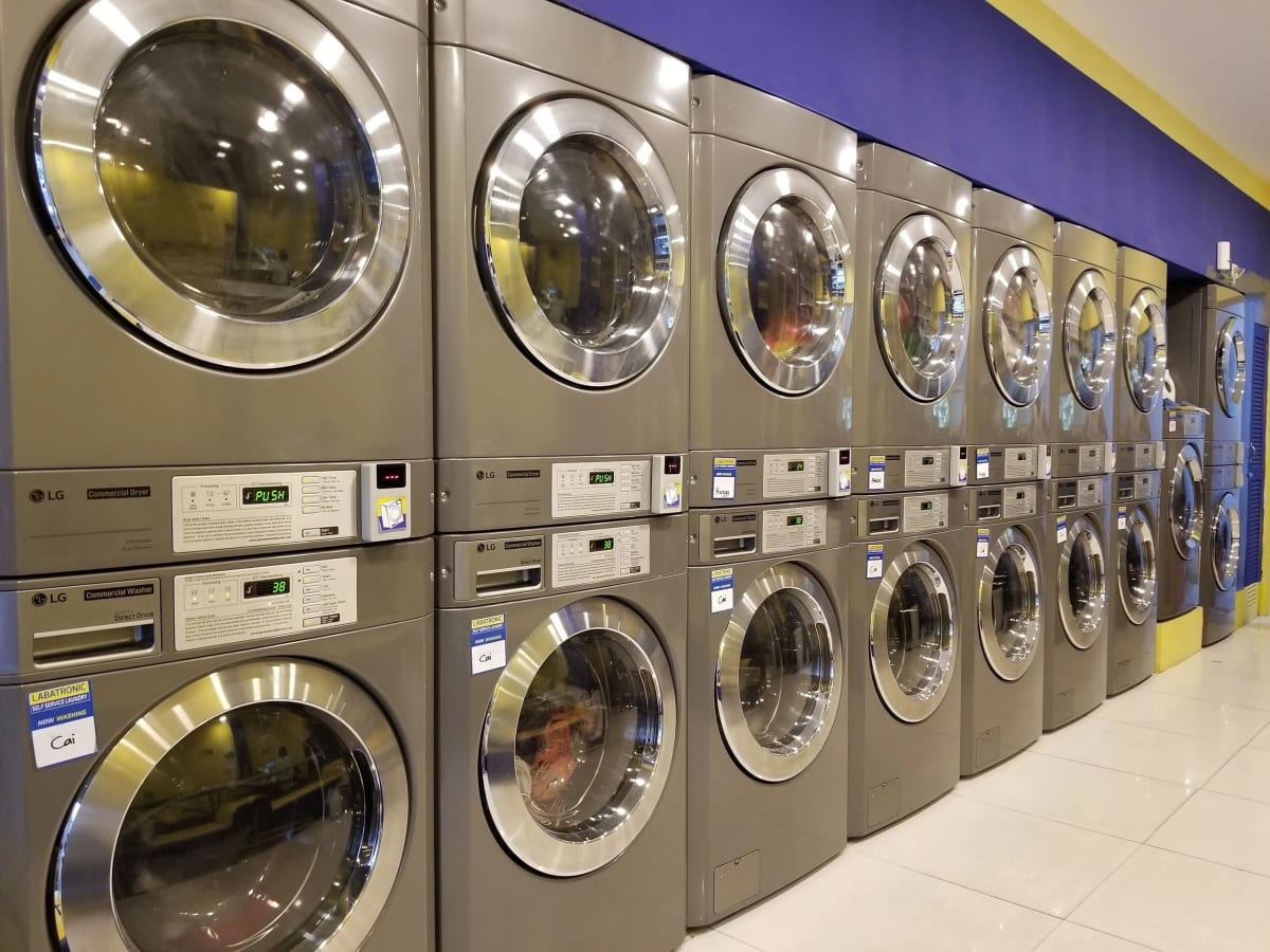 Labatronic El Grande laundry shop in Parañaque