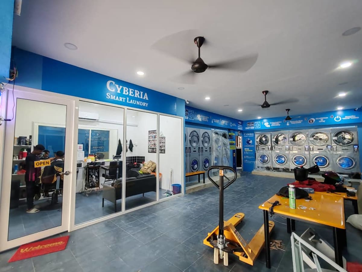 World laundry laundry shop in Sepang