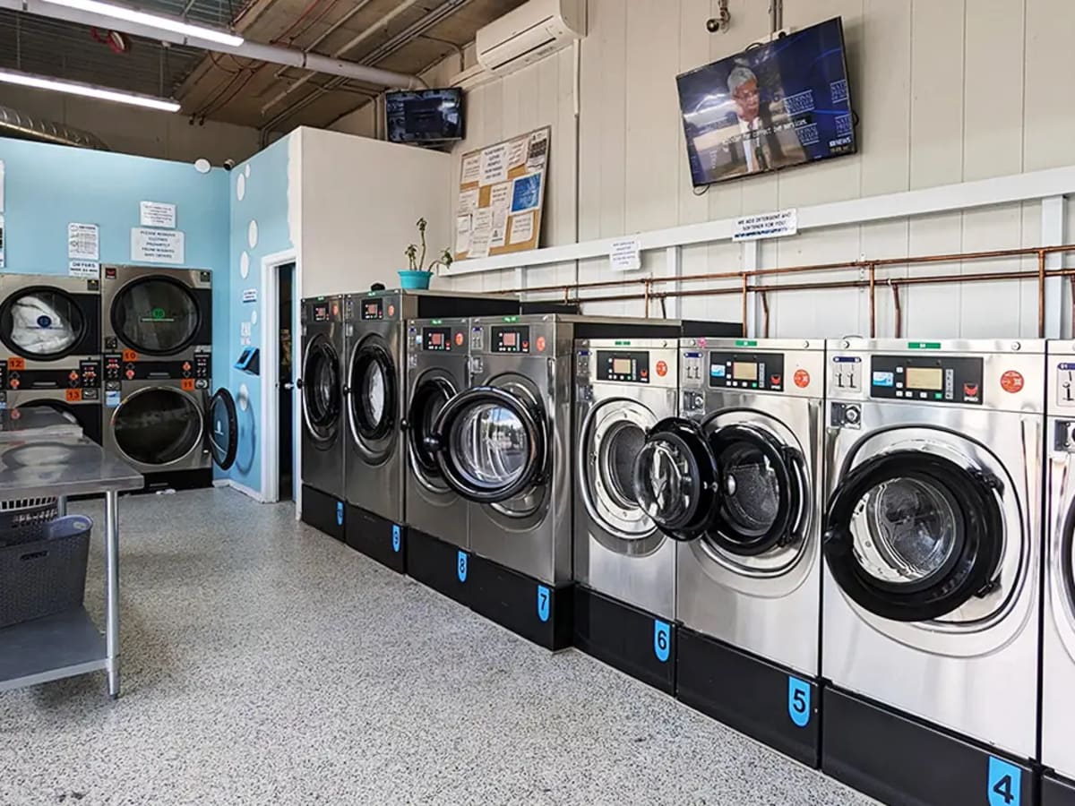 Spinzone Tuggeranong laundry shop in Canberra