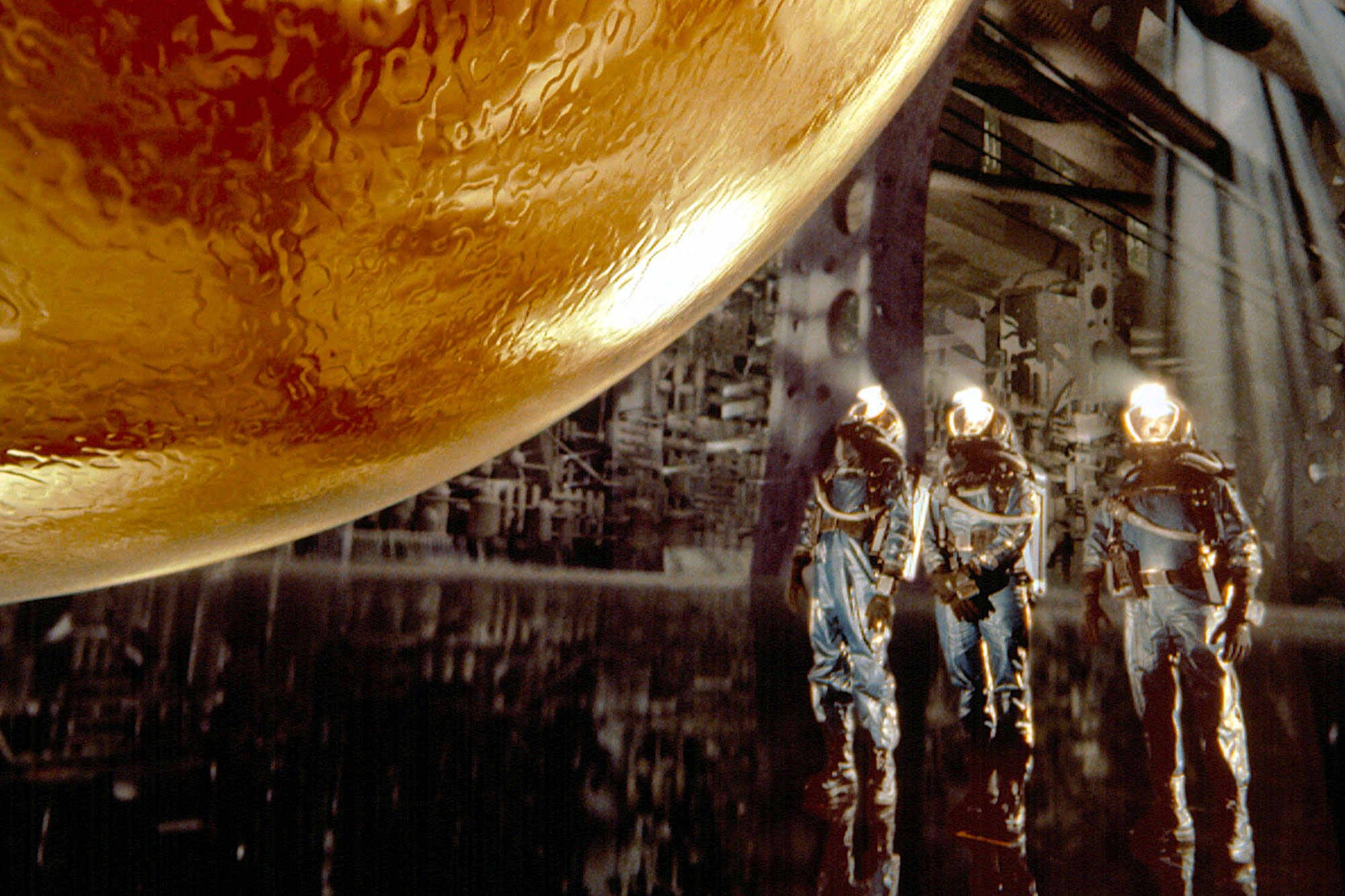 The Sphere 1998 Deserved a Prequel, but Should Its Greatest Mystery Be Explained? review