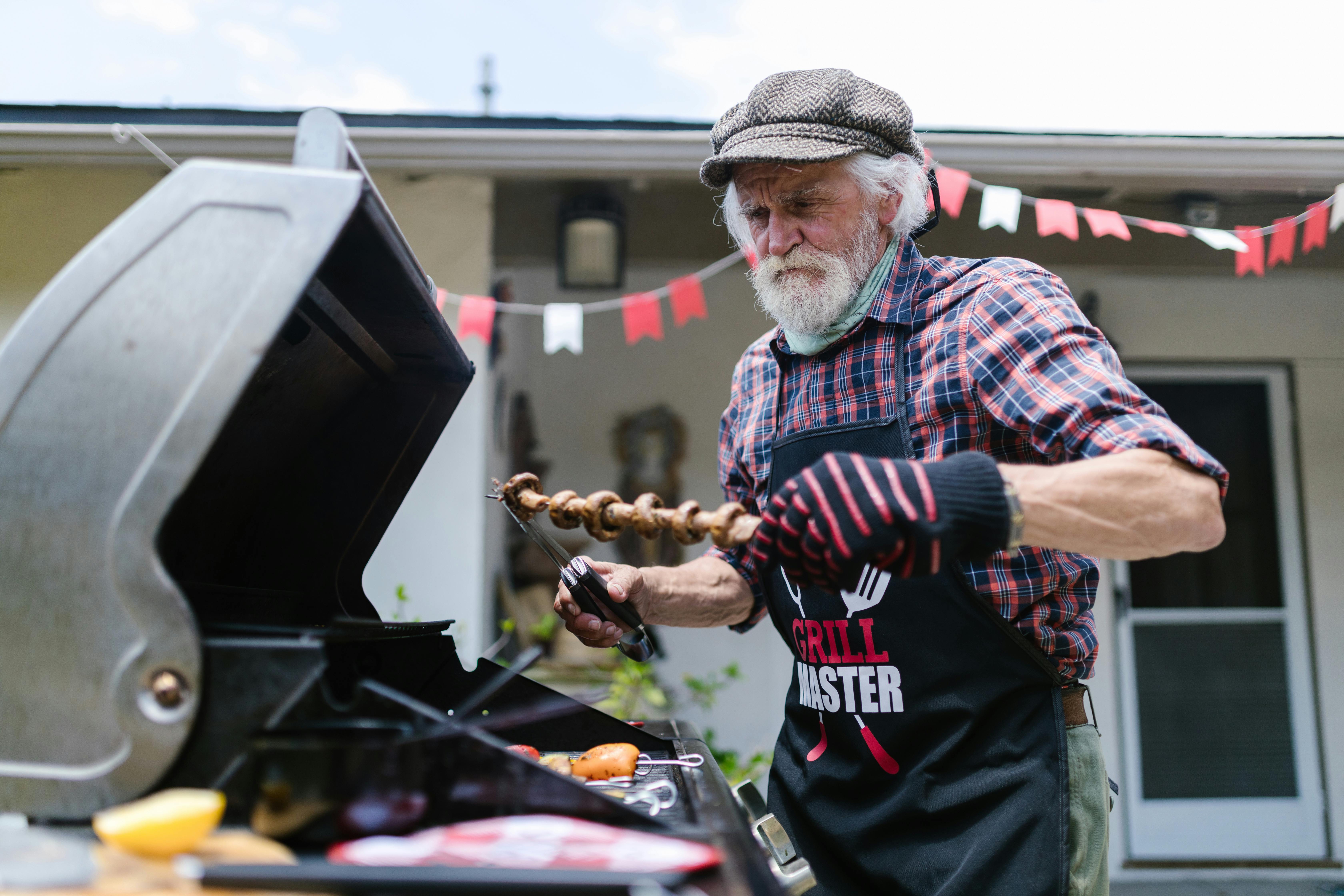 How to Host a Super Easy Summer BBQ (So You Can Actually Relax!) 🥩🌽