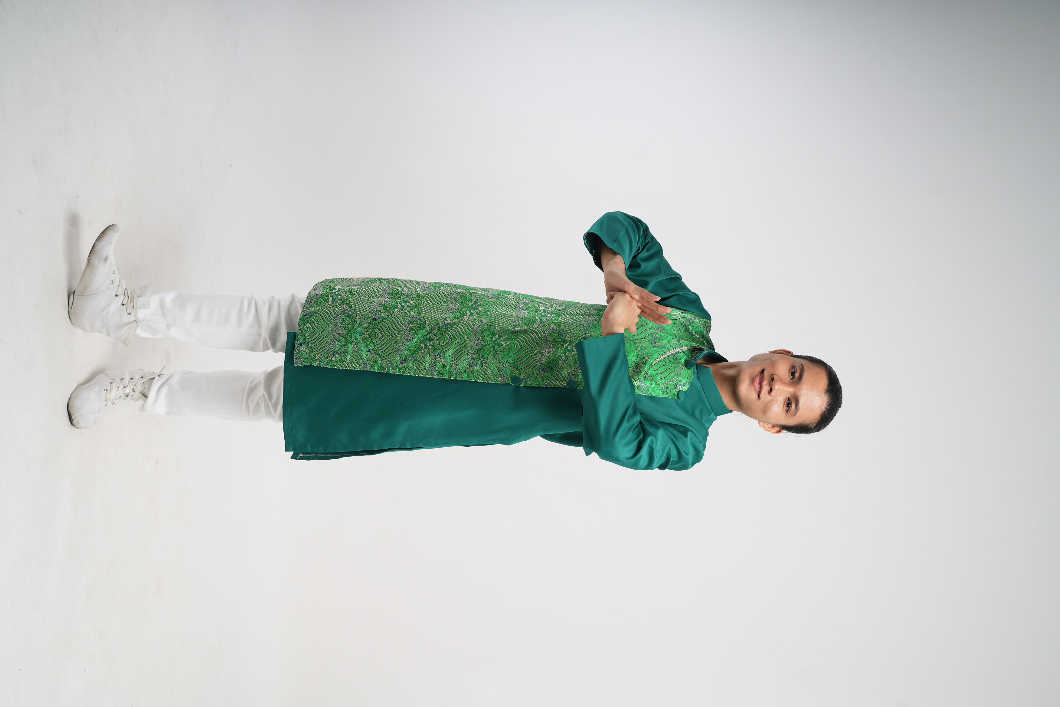 Áo dài nam xanh lá