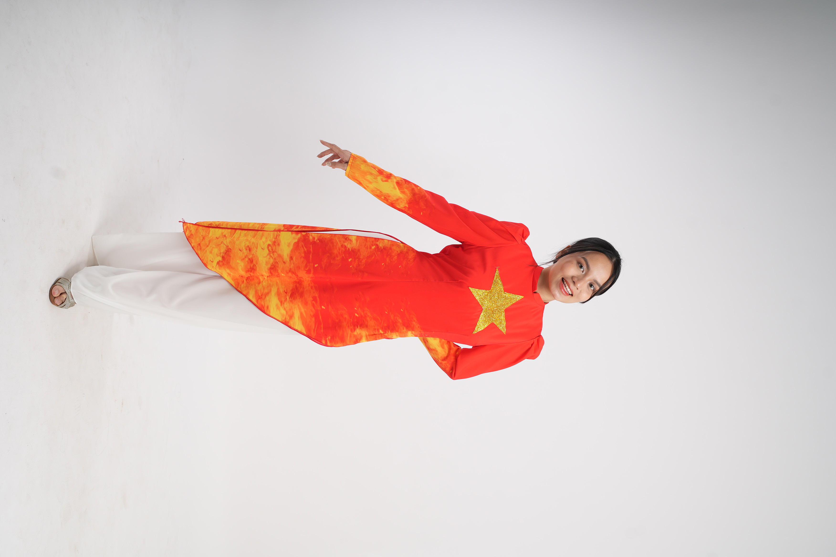 Áo dài nữ đỏ sao vàng