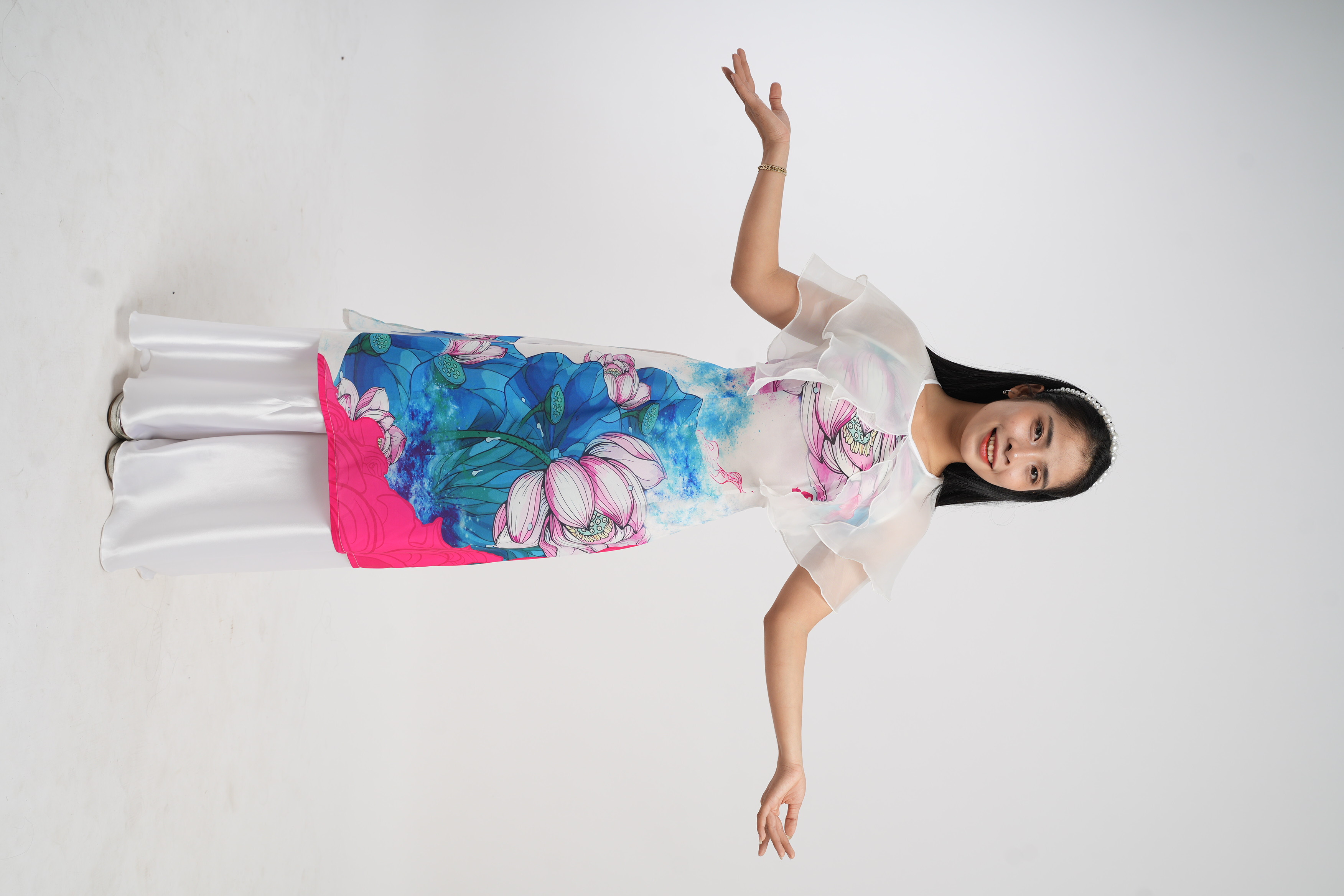 Áo dài nữ trắng họa tiết sen