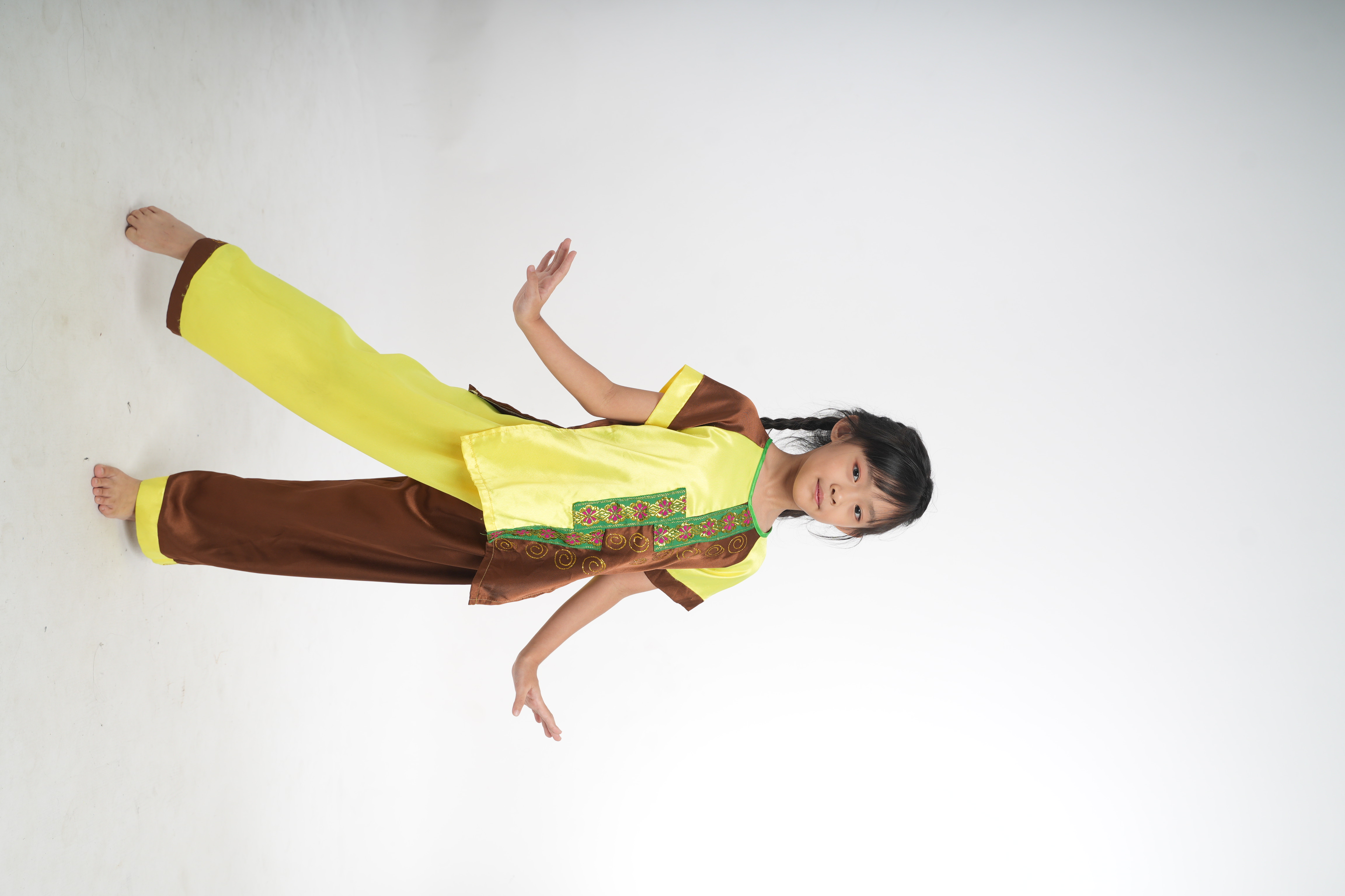 Dân gian nâu vàng