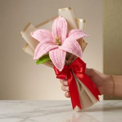 Single Lily flower bouquet 
