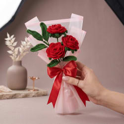 Rose Bouquet With Three Flowers