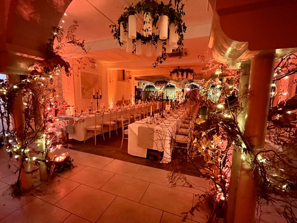 Italian Villa wedding venue with stunning exterior LED mood lighting and professional wedding lighting design creating an elegant evening atmosphere