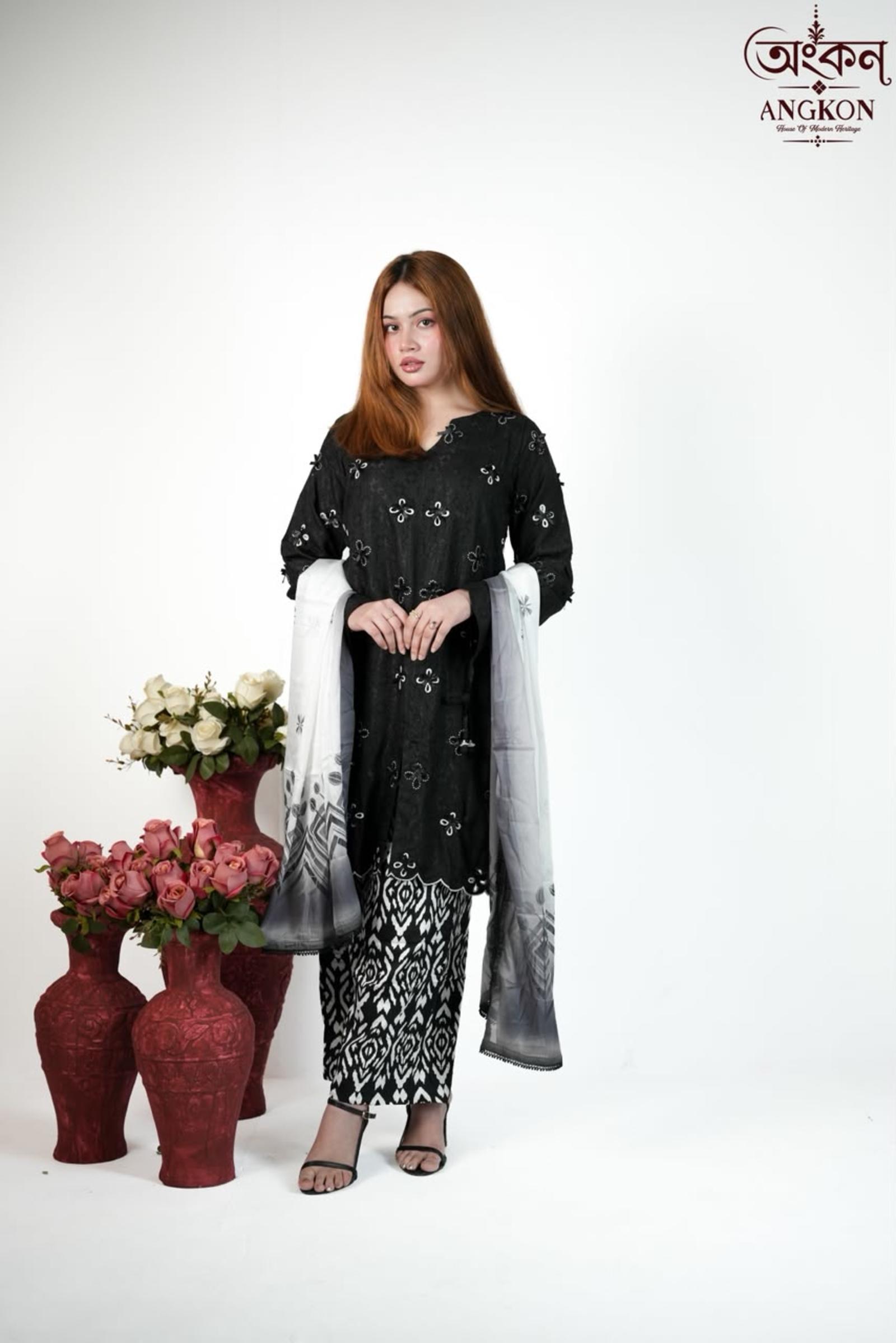 Tawakkal Wada – Midnight Black