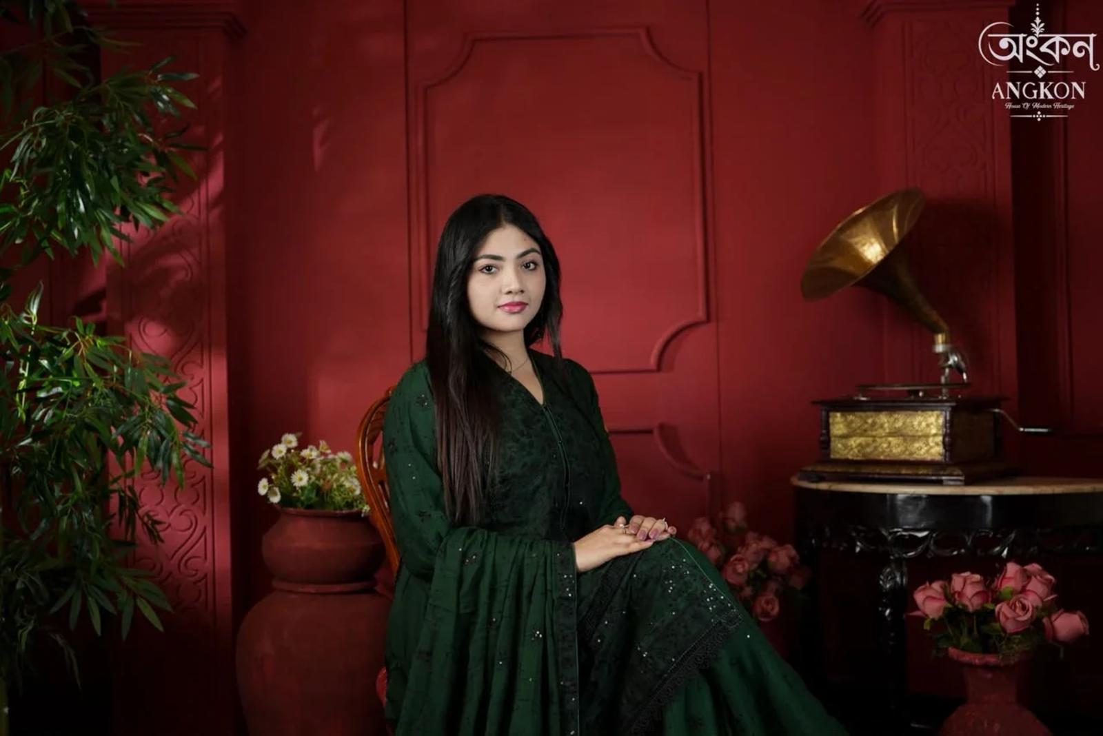 Emerald Green – Embroidered Pakistani Suit