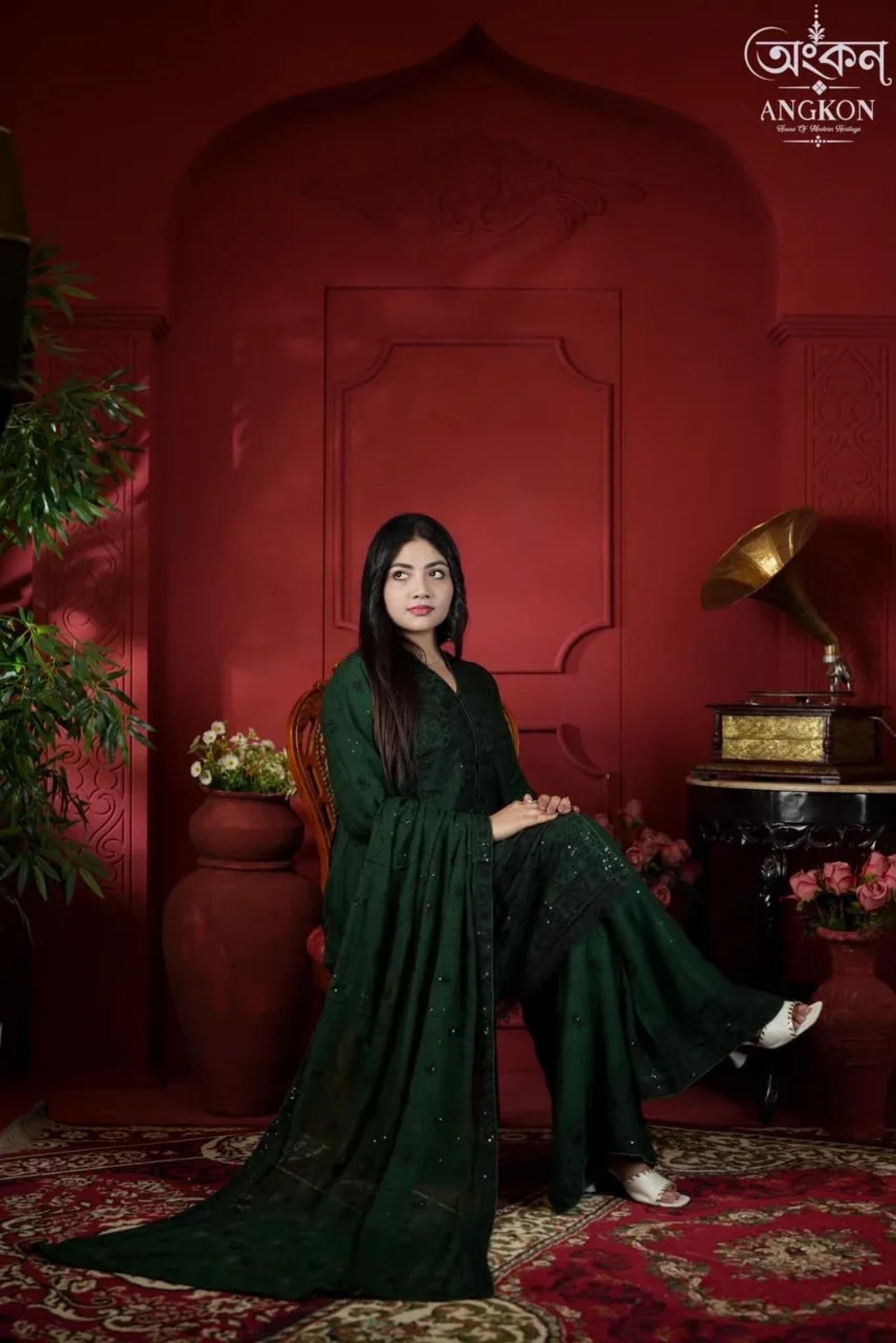 Emerald Green – Embroidered Pakistani Suit