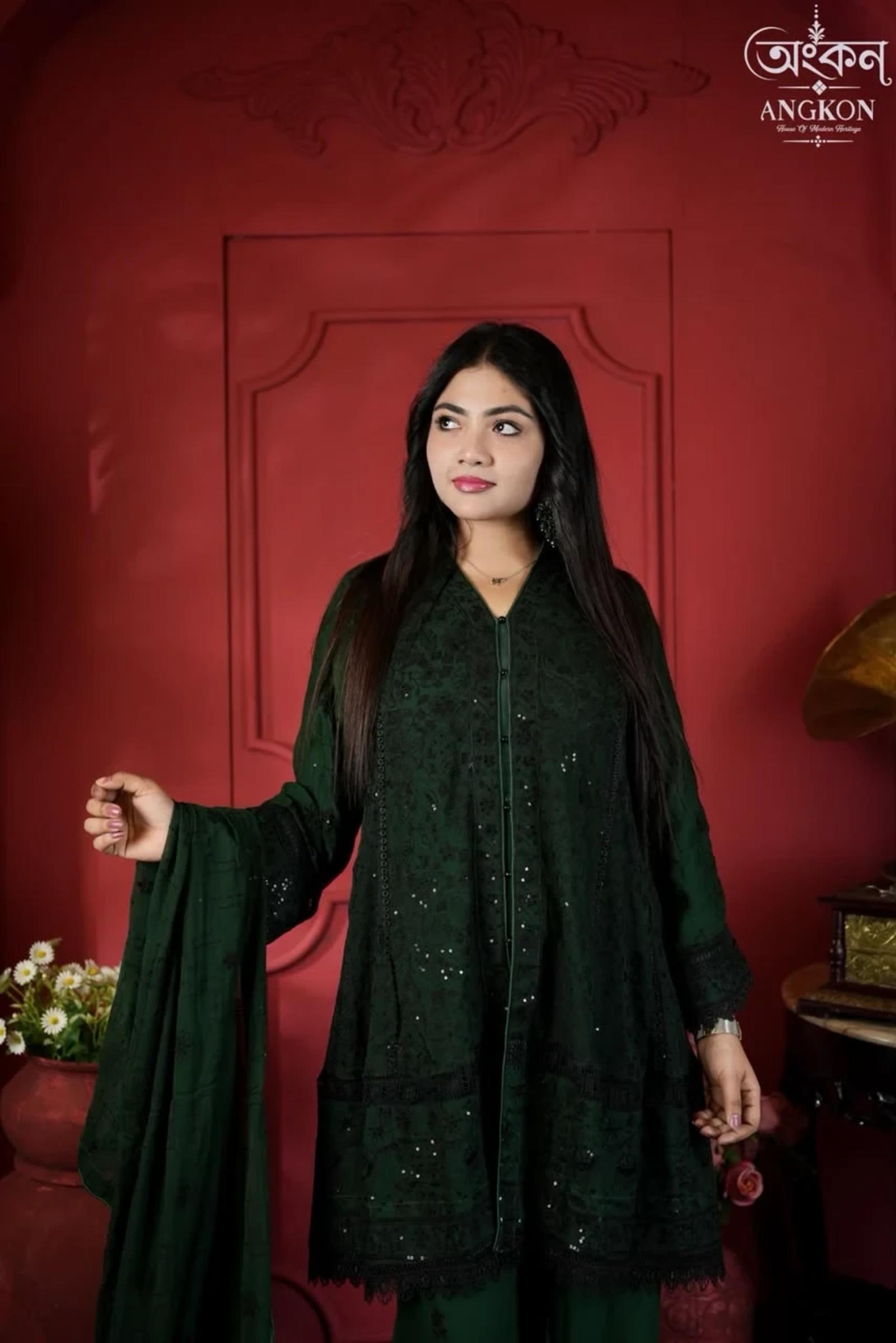 Emerald Green – Embroidered Pakistani Suit