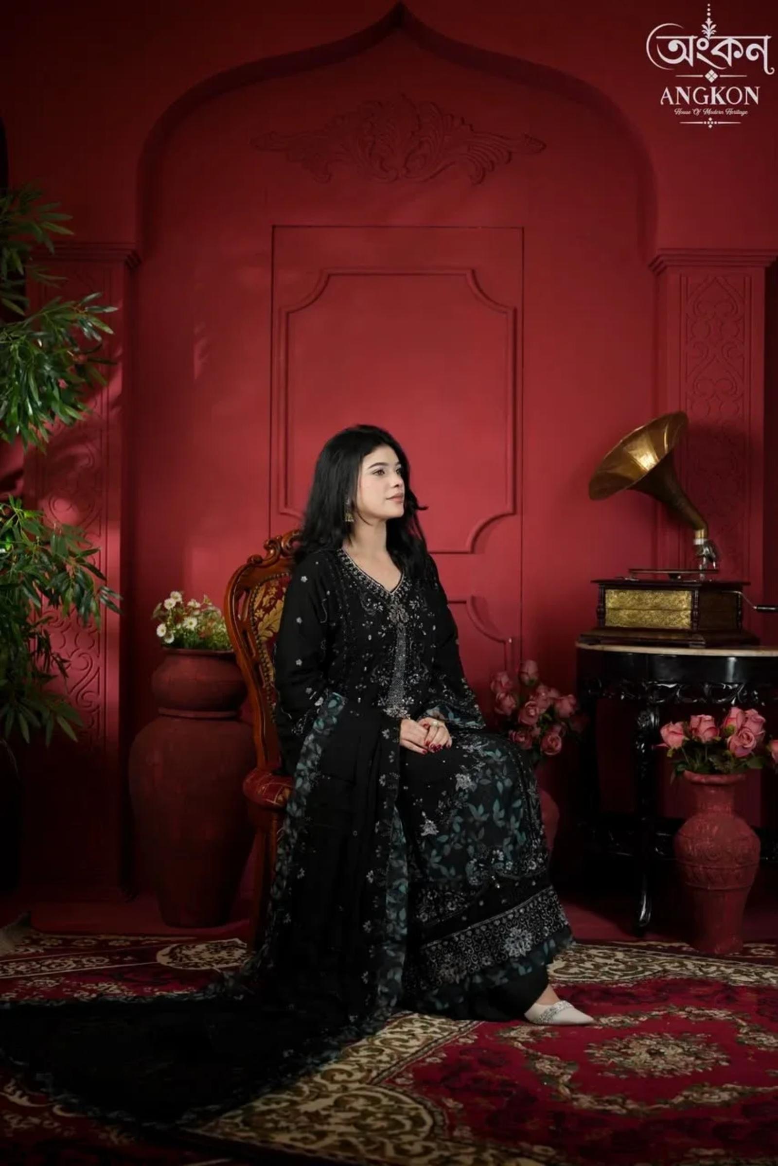 Safaidah – Dastaan | Black Floral Suit