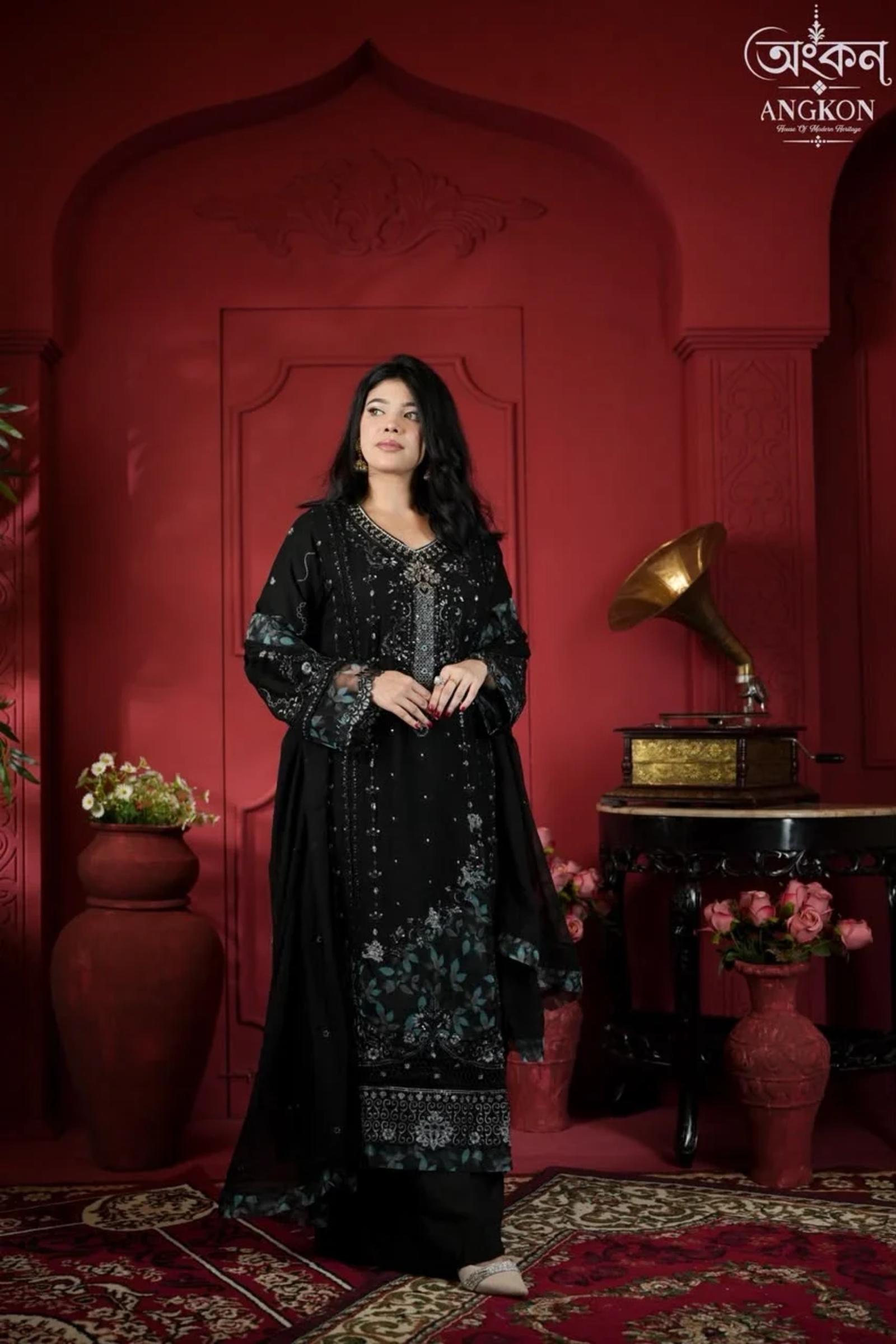 Safaidah – Dastaan | Black Floral Suit