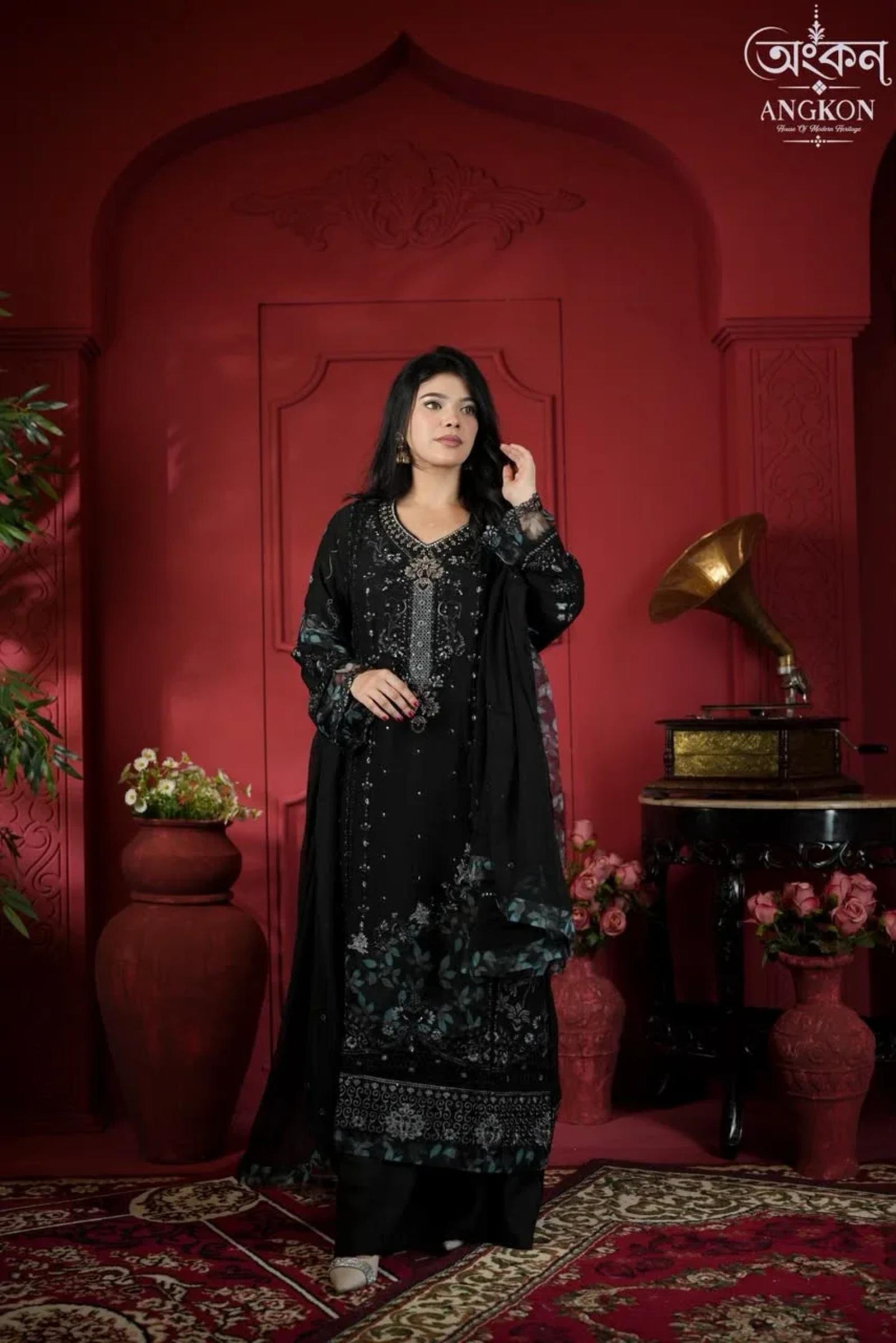 Safaidah – Dastaan | Black Floral Suit