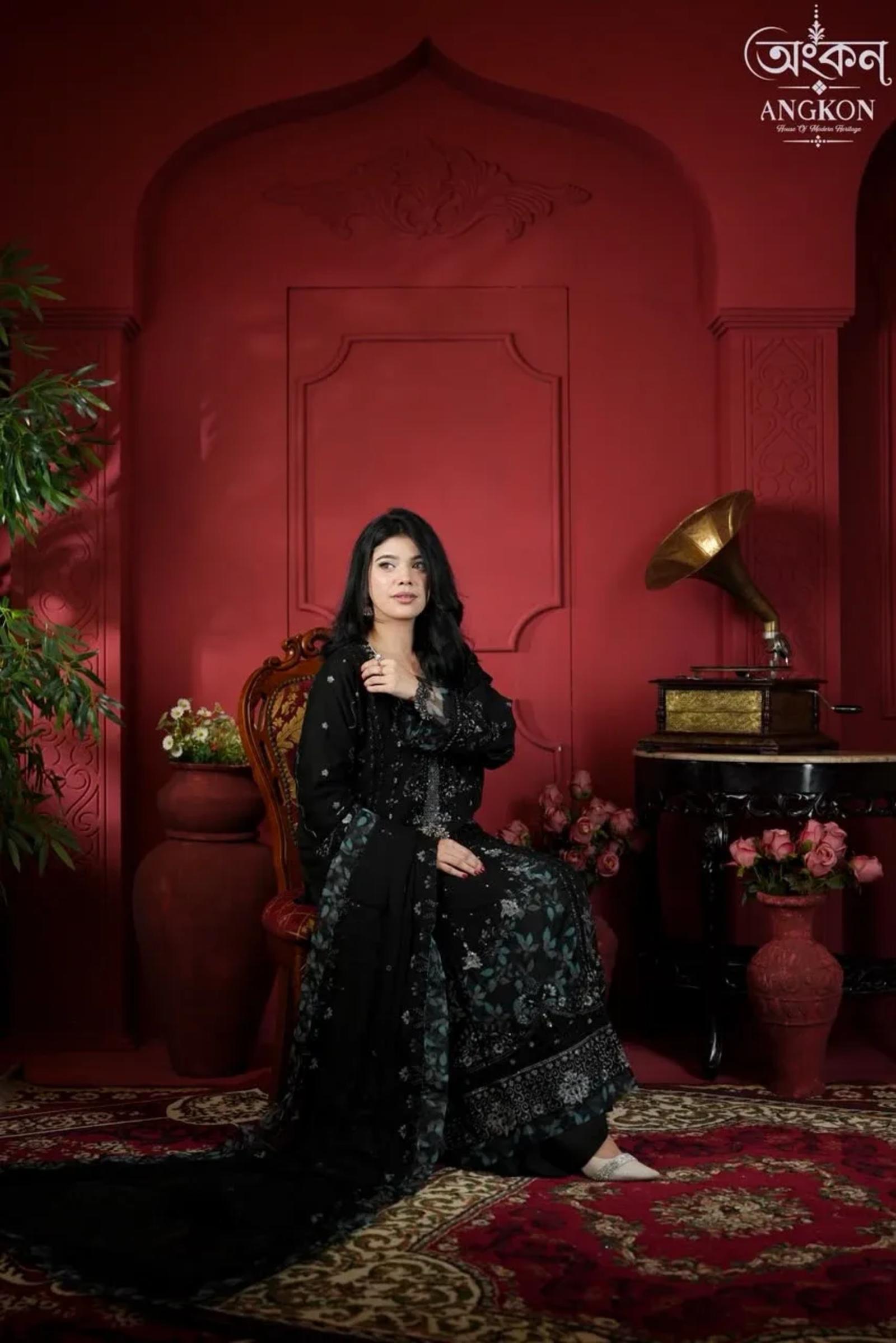 Safaidah – Dastaan | Black Floral Suit