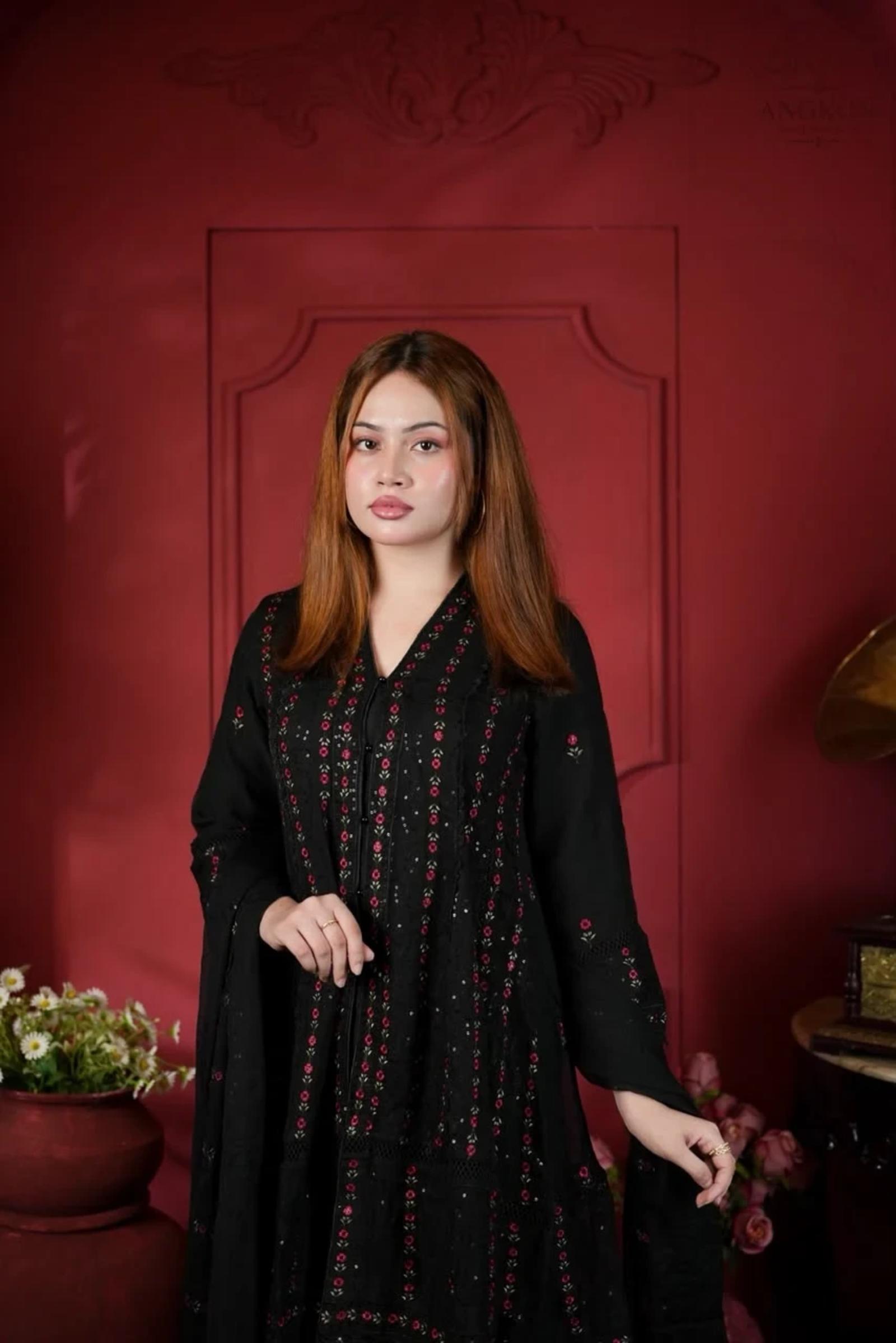 Safa-Marwa – Black Floral Embroidered Suit