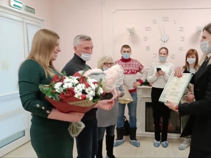 В Гатчине выписали из Перинатального центра первого младенца, рожденного в 2024 году