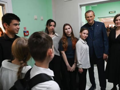 Губернатор Ленинградской области Александр Дрозденко посетил Аннинскую школу