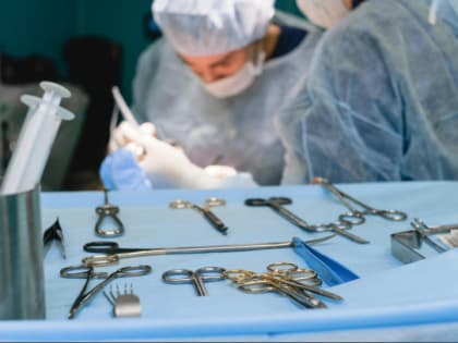 Врачи Педиатрического университета 10 часов оперировали ребенка. Его рука попала в блендер