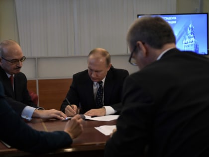 Избирательный штаб Путина собрал в 10 раз больше подписей, чем нужно