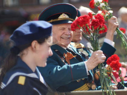 Городские власти Петербурга выделили более 1,4 миллиарда рублей для выплат ветеранам