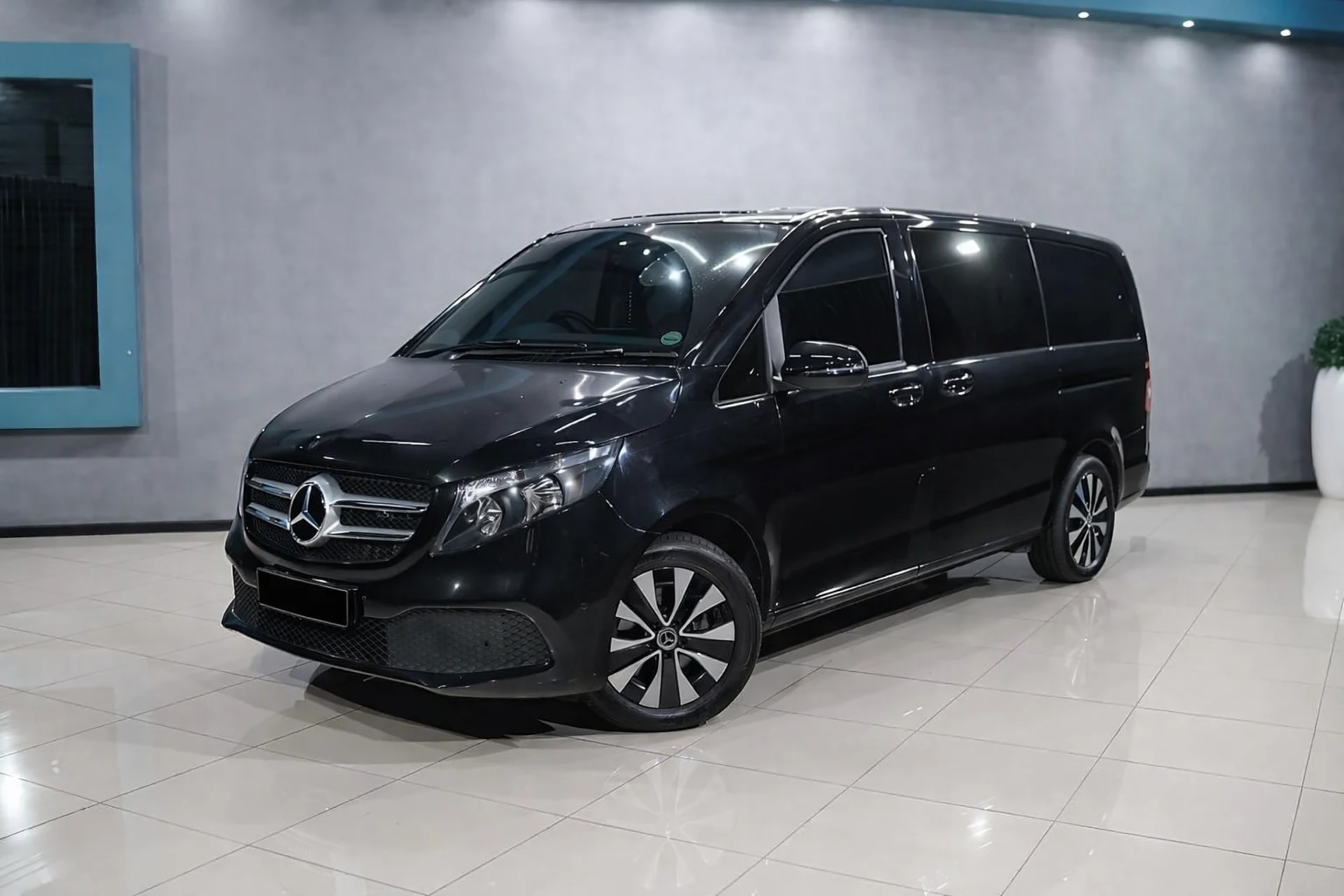 Mercedes-Benz V200