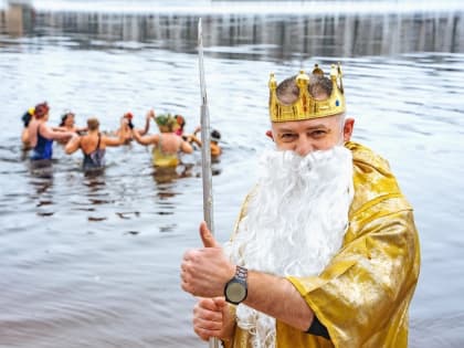 Новгородские моржи разжились дюжиной медалей и провели выборы «Царицы»