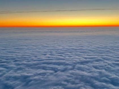 Фотофакт: новгородские воздухоплаватели встретили воскресный рассвет над облаками