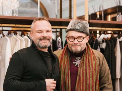 Историк моды Александр Васильев сделал покупки в магазине «Крестецкой строчки» в Санкт-Петербурге