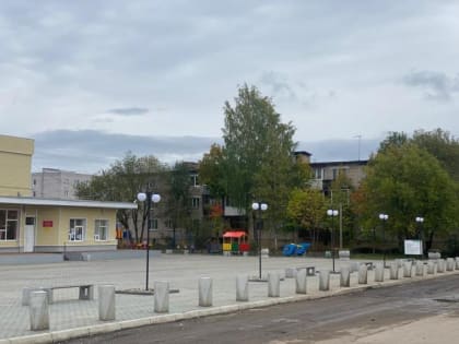 Администрацией Окуловского муниципального района были установлены уличные фонари на Молодежной площади