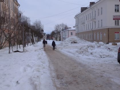 До конца рабочей недели «СМУ-57» уберёт снежные валы с Ильиной улицы