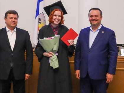 Лучших выпускников НовГУ поздравили губернатор и ректор