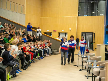 Новгородские школьники и студенты встретились с олимпийскими чемпионками