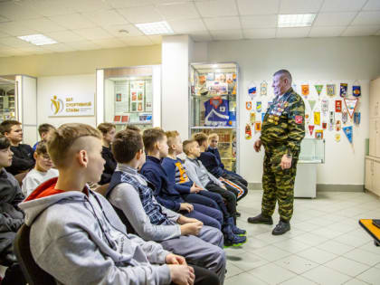 Для новгородских самбистов прошел урок мужества