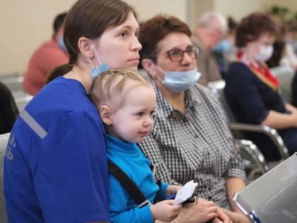 Фельдшеры Новгородской станции скорой помощи получили служебное жильё