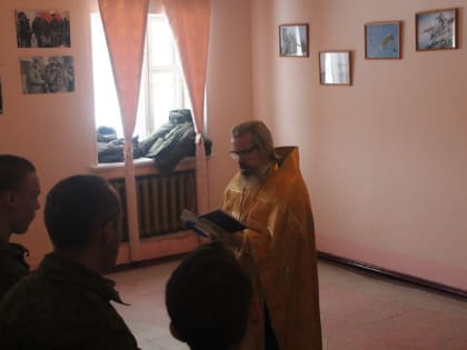 Митрополит Лев передал в дар воинам во Пскове Казанский образ Богородицы