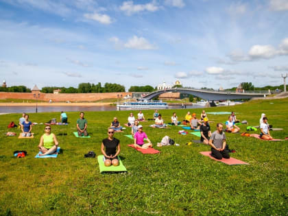 Фестиваль йоги собрал сотни новгородцев
