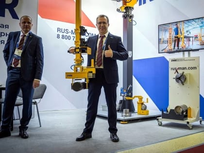 Боровичская компания представила новые модели промышленных манипуляторов на выставке в Москве