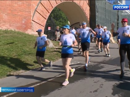 В Великом Новгороде стартовал легкоатлетический супермарафон вокруг озера Ильмень