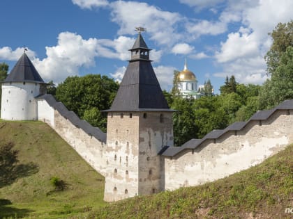 В Лазаревской церкви Псково-Печерского монастыря завершается реставрация