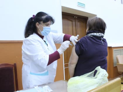 Сотрудники администрации Великого Новгорода прививаются от COVID-19 и гриппа