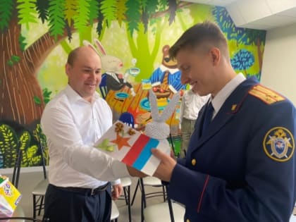 В День знаний Новгородские следователи поздравили с началом учебного года ребят из подшефных учреждений