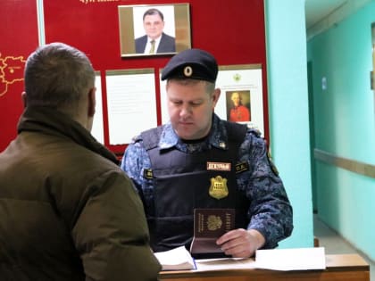 Судебные приставы оценили количество приносимого в новгородские суды запрещённого имущества