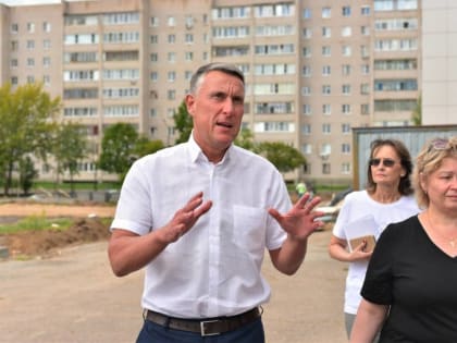 Партийный десант высадился в гимназии «Исток»